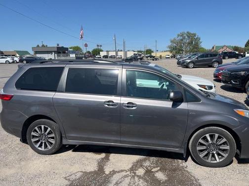 2018 Toyota Sienna XLE