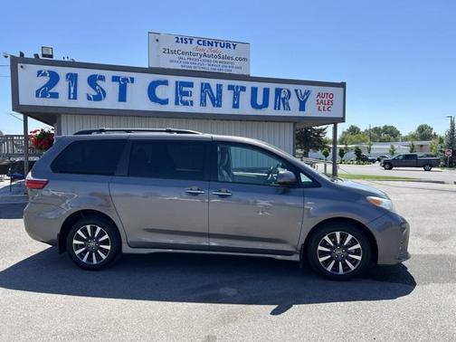 2018 Toyota Sienna XLE