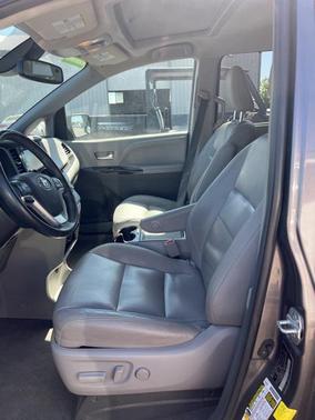 2018 Toyota Sienna XLE