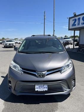2018 Toyota Sienna XLE