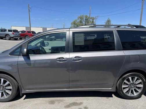 2018 Toyota Sienna XLE