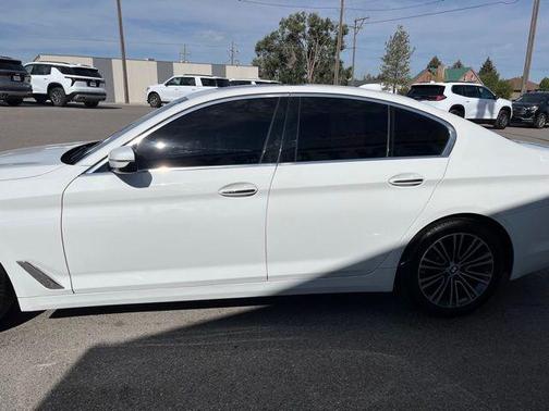 2017 BMW 530 530i