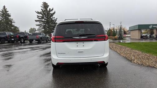 2022 Chrysler Pacifica Touring