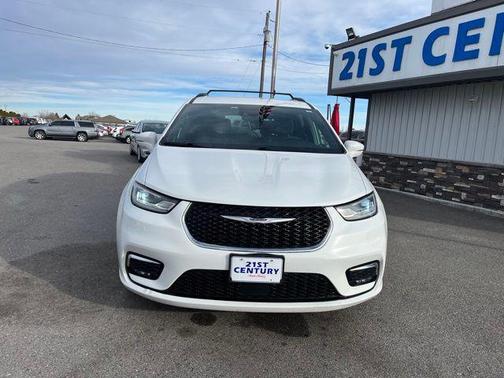 2022 Chrysler Pacifica Touring AWD