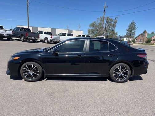 Midnight Black Metallic 2019 Toyota Camry SE