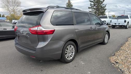 2017 Toyota Sienna XLE