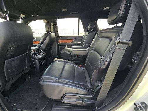 Ingot Silver 2019 Lincoln Navigator Standard
