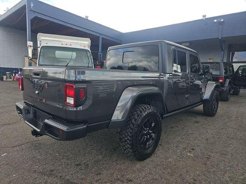 Granite Crystal Metallic Clearcoat 2022 Jeep Gladiator Willys 4x4