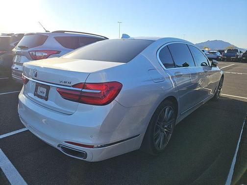 2019 BMW 740 740i