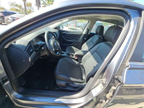 Platinum Gray Metallic 2019 Volkswagen Jetta 1.4T SE