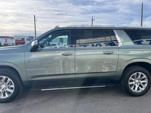 2023 Chevrolet Suburban Premier