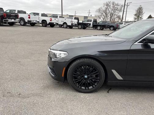 2018 BMW 530 530i