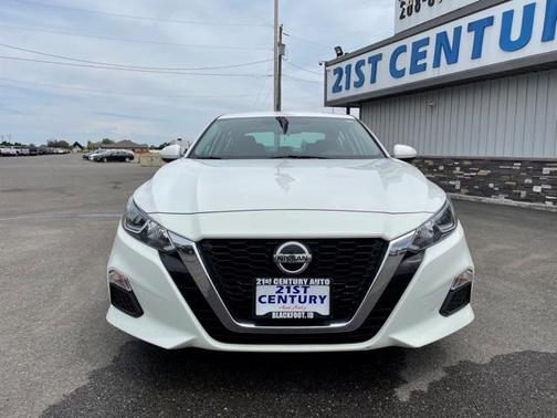 Photo 2 of 33 of 2020 Nissan Altima 2.5 S