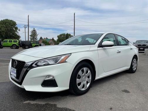 Photo 3 of 33 of 2020 Nissan Altima 2.5 S