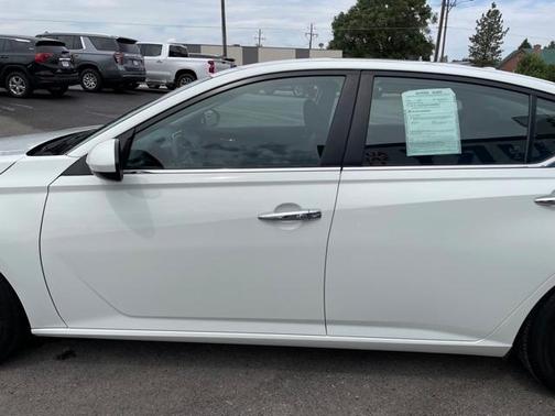 Photo 5 of 33 of 2020 Nissan Altima 2.5 S