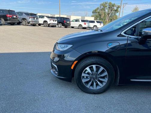 2023 Chrysler Pacifica Hybrid Limited