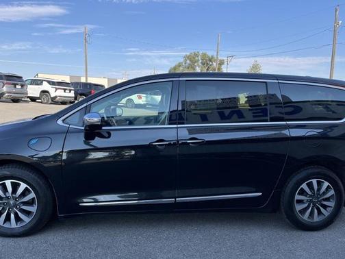 2023 Chrysler Pacifica Hybrid Limited