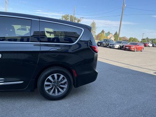 2023 Chrysler Pacifica Hybrid Limited