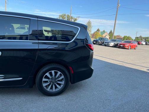 2023 Chrysler Pacifica Hybrid Limited