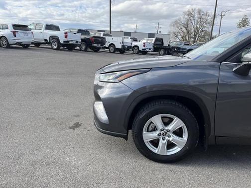 2024 Toyota Highlander LE