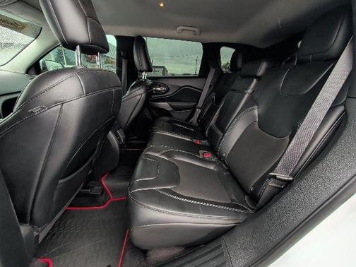 Bright White Clearcoat 2019 Jeep Cherokee Latitude Plus