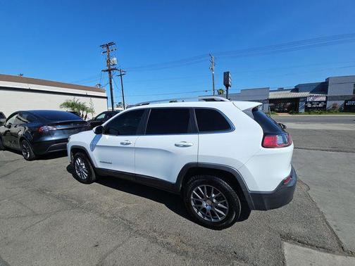 Bright White Clearcoat 2019 Jeep Cherokee Latitude Plus
