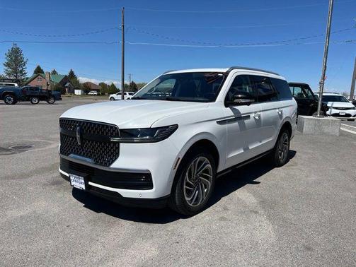 White Metallic 2025 Lincoln Navigator Reserve