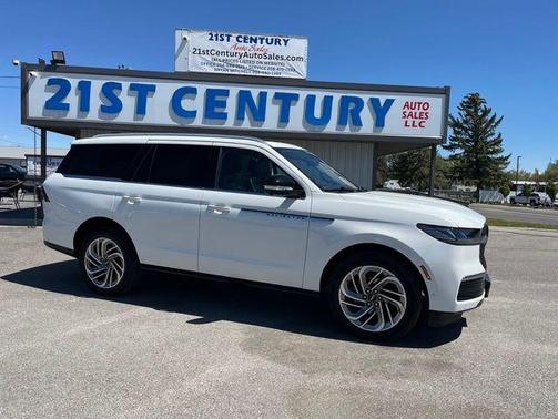 White Metallic 2025 Lincoln Navigator Reserve