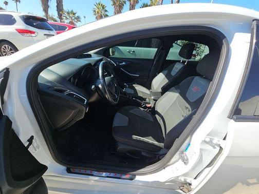 Oxford White 2016 Ford Focus ST