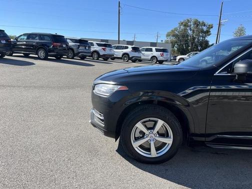 2016 Volvo XC90 T5 Momentum