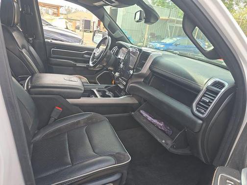 Bright White Clearcoat 2020 RAM 1500 Laramie