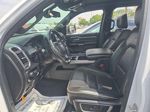 Bright White Clearcoat 2020 RAM 1500 Laramie