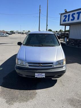 1999 Toyota Sienna CE