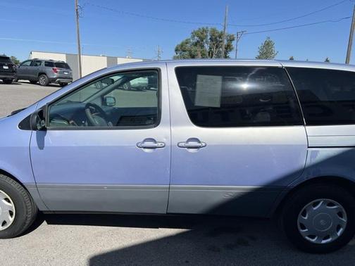 1999 Toyota Sienna CE