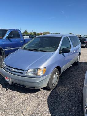 1999 Toyota Sienna CE