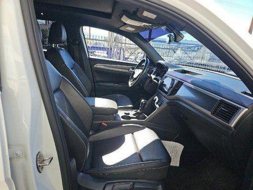 2020 Volkswagen Atlas Cross Sport 3.6L V6 SE w/Technology R-Line