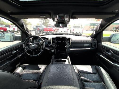 Diamond Black Crystal Pearlcoat 2019 RAM 1500 Sport
