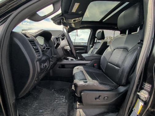 Diamond Black Crystal Pearlcoat 2019 RAM 1500 Sport