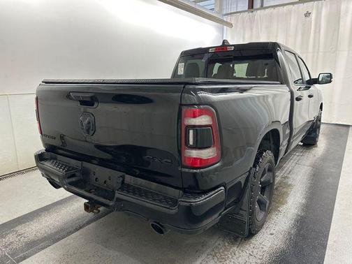 Diamond Black Crystal Pearlcoat 2019 RAM 1500 Sport