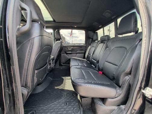 Diamond Black Crystal Pearlcoat 2019 RAM 1500 Sport