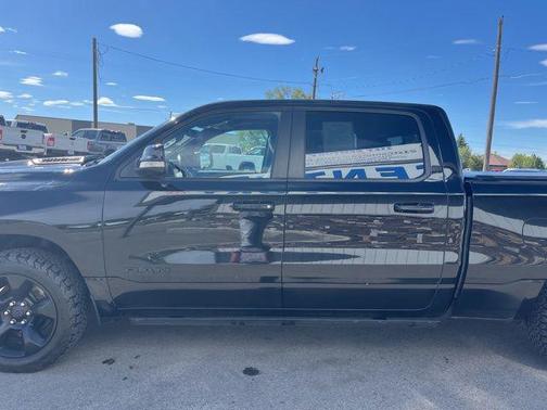 Diamond Black Crystal Pearlcoat 2019 RAM 1500 Sport