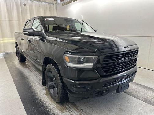 Diamond Black Crystal Pearlcoat 2019 RAM 1500 Sport
