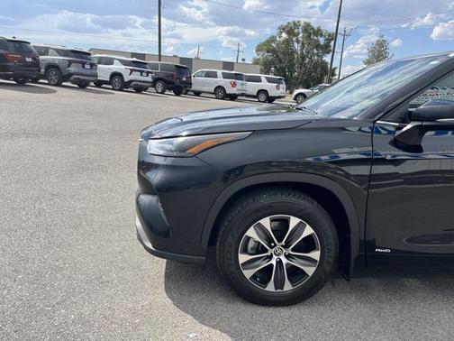 2023 Toyota Highlander Hybrid XLE