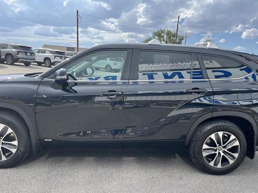 2023 Toyota Highlander Hybrid XLE