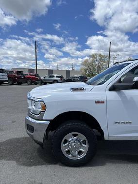2022 RAM 2500 Tradesman Crew Cab 4x4 8' Box