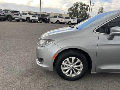 2018 Chrysler Pacifica Touring-L