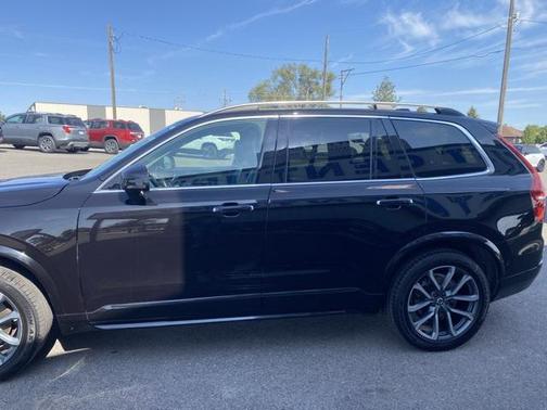 2017 Volvo XC90 T6 Momentum