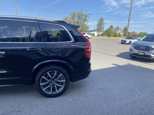 2017 Volvo XC90 T6 Momentum