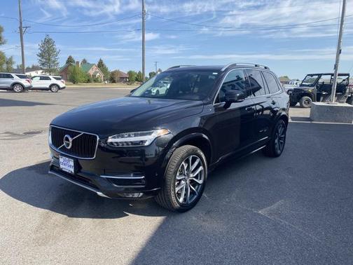 2017 Volvo XC90 T6 Momentum