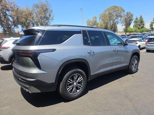 Sterling Gray Metallic 2026 Chevrolet Traverse LT